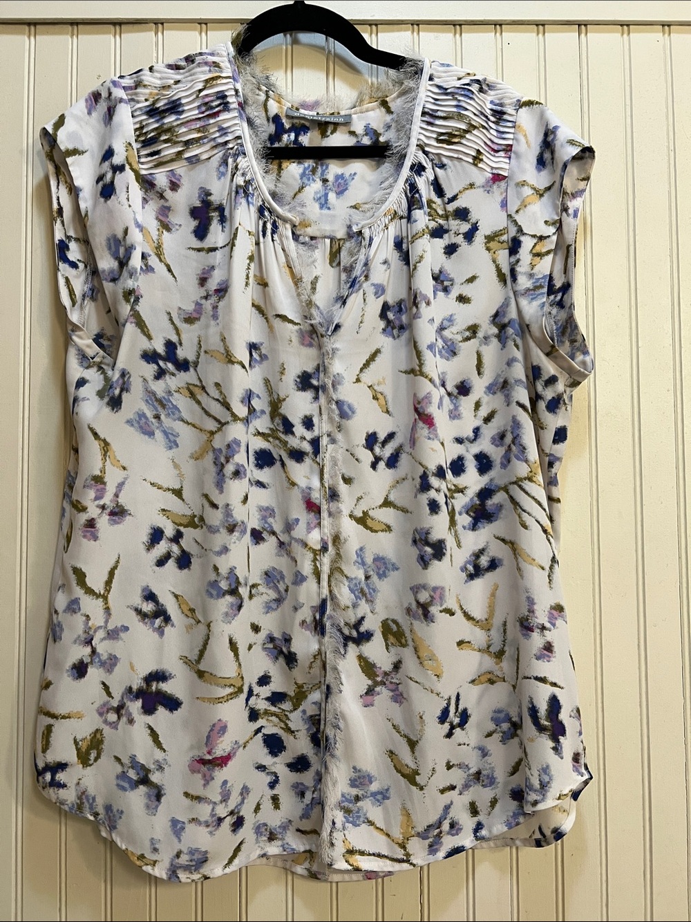 Daniel Rainn Cream Floral Pintuck Shoulder Blouse